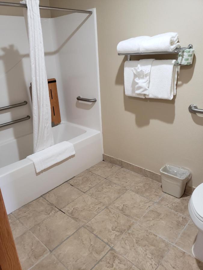 Cobblestone Inn & Suites - Lake View Esterno foto